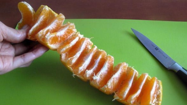 How to peel oranges: Mess-free hack will expose the goods in seconds ...