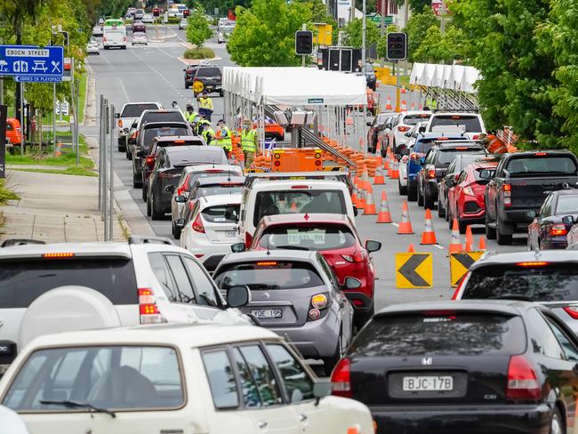 The NSW-Victoria border at Albury. Travel will reopen freely between states from November 23. Picture: Simon Dallinger