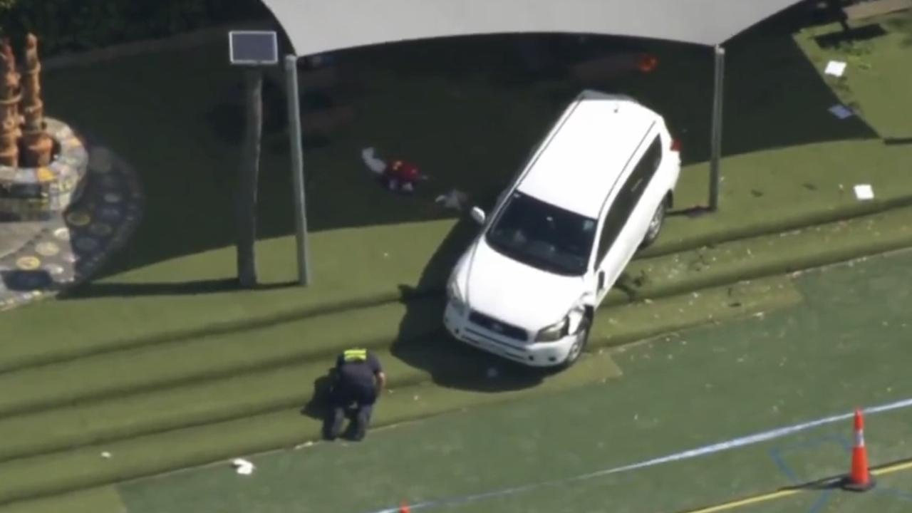 Woman crashes into Auburn South Primary School in Hawthorn East