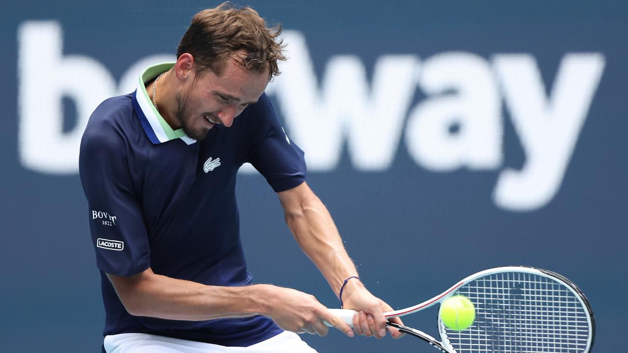 MIAMI GARDENS, FLORIDA - MARCH 31: Daniil Medvedev of Russia returns a shot to Hubert Hurkacz of Poland during the Miami Open at Hard Rock Stadium on March 31, 2022 in Miami Gardens, Florida. Matthew Stockman/Getty Images/AFP == FOR NEWSPAPERS, INTERNET, TELCOS &amp; TELEVISION USE ONLY ==