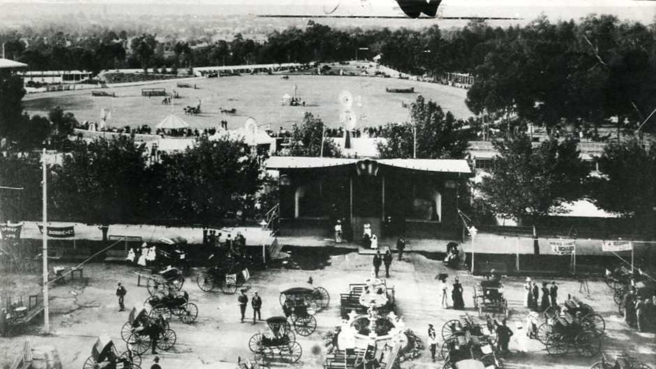 Royal Adelaide Show, 1899. Horse-drawn carriages gathered at the Jubilee Oval on North Terrace, Adelaide.