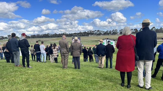 Hamilton Cup Races 2022 - People gather onto the green fields in preparation for the next race.