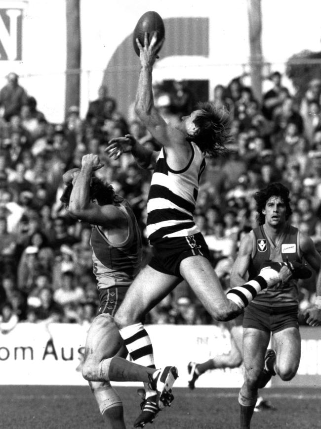 Michael Turner takes a mark against the West Coast Eagles in 1988.