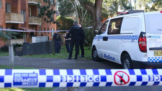 Police swarmed the unit complex on Monday morning after a body was found in the carpark. Picture: Newswire / Gaye Gerard