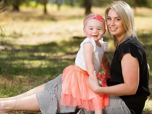 Alexis Davies with her mother Kirrily Payne in 2017.