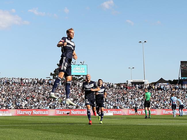 SYDNEY, AUSTRALIA - NOVEMBER 25: Ola Toivonen of the Victory celebrates scoring a goal during the round five A-League match between Sydney FC and Melbourne Victory at WIN Jubilee Stadium on November 25, 2018 in Sydney, Australia. (Photo by Mark Kolbe/Getty Images)