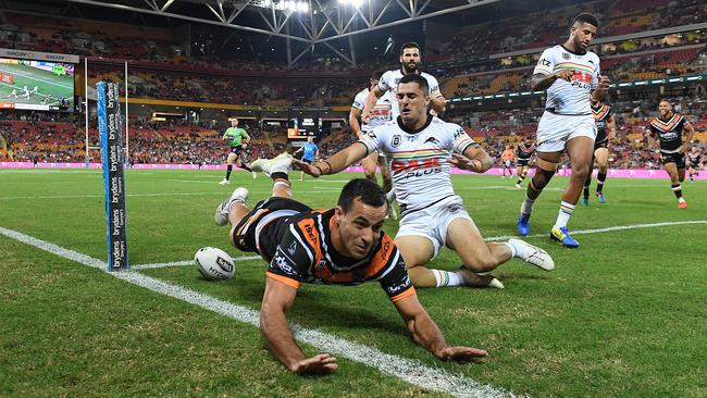 The Tigers belted the Panthers at Suncorp Stadium. (AAP Image/Dave Hunt) 