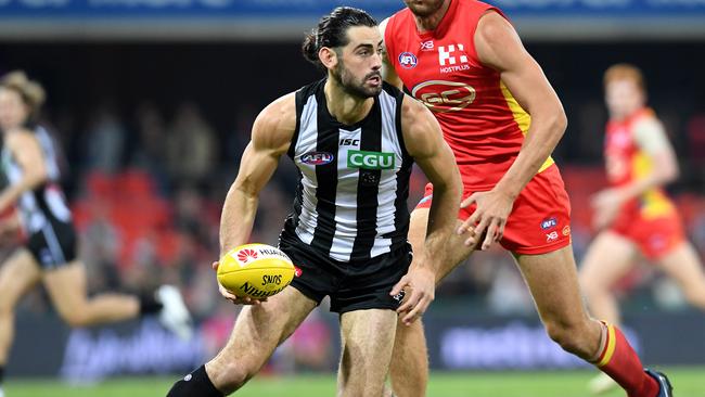 Brodie Grundy of the Magpies (left) is crowded by Jarrod Witts of the Suns during the Round 15 AFL match between the Gold Coast Suns and the Collingwood Magpies at Metricon Stadium at Carrara on the Gold Coast, Saturday, June 30, 2018. (AAP Image/Dan Peled) NO ARCHIVING, EDITORIAL USE ONLY