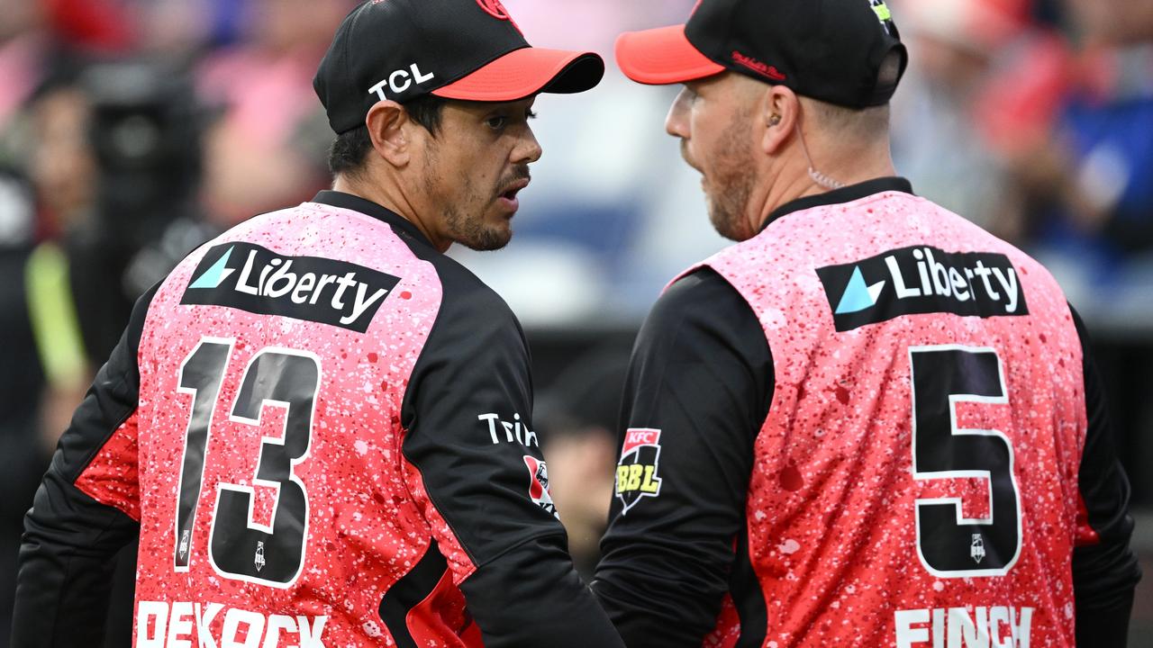 Melbourne Renegades players Quinton de Kock and Aaron Finch chat after play was halted at GMHBA Stadium on December 10. Picture: Quinn Rooney/Getty Images.