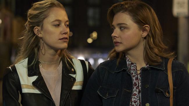 Maika Monroe stars as Erica and Chloë Grace Moretz as Frances in Greta.