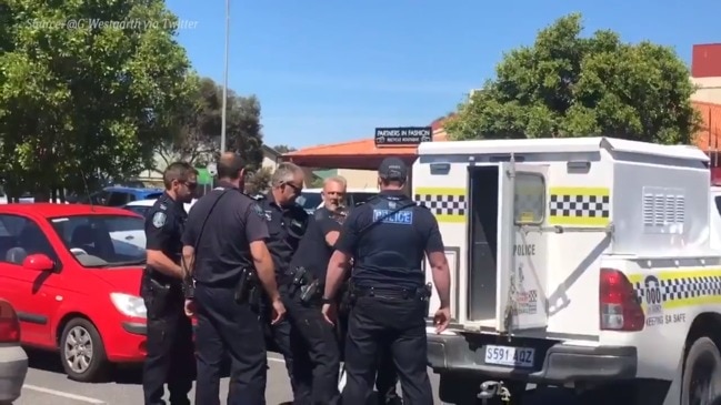 Fugitive arrested at Goolwa (9 News)