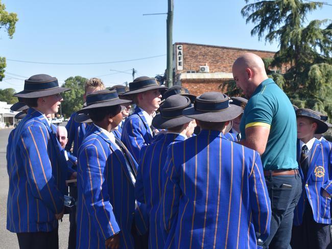 Denny spent time with about a dozen Toowoomba students who made the trek down to Allora (Photo: NRM)