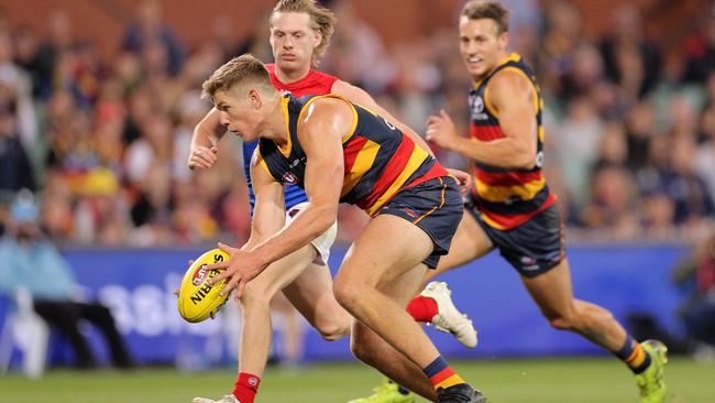 Nick Murray handballs in the final seconds of the thriller at Adelaide Oval. Picture: Getty Images