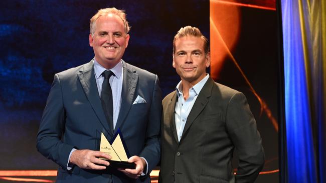 Hedley Thomas receives the Sir Keith Murdoch Award at the 2022 News Awards from News Corp co-chairman Lachlan Murdoch at the Hordern Pavilion in Sydney. Picture: Darren Leigh Roberts