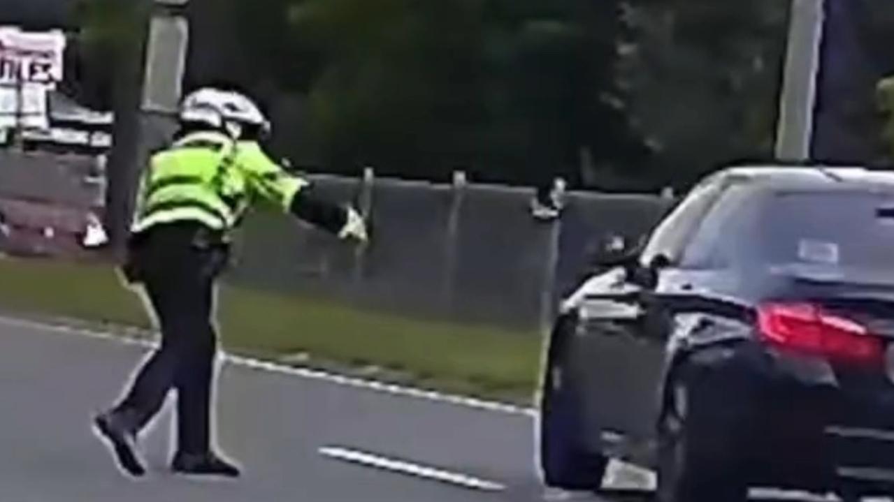 WATCH: Cranky cop loses cool over disobedient driver