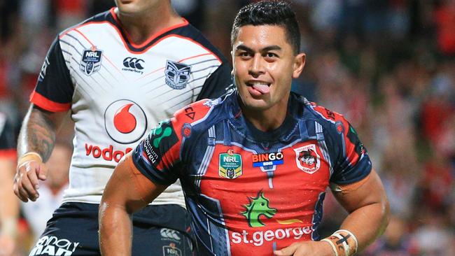 Tim Lafai has re-signed with the Dragons.