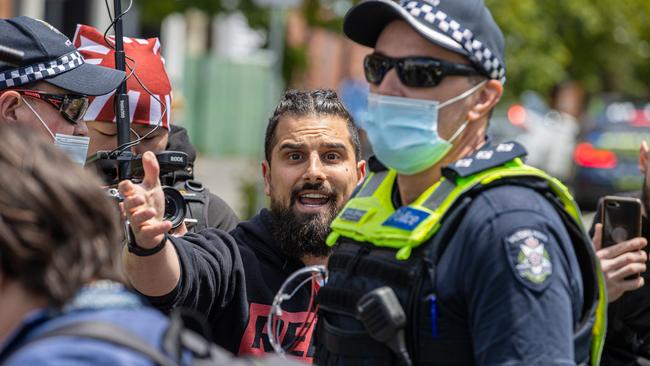 Avi Yemini talking to police. Picture: Jason Edwards