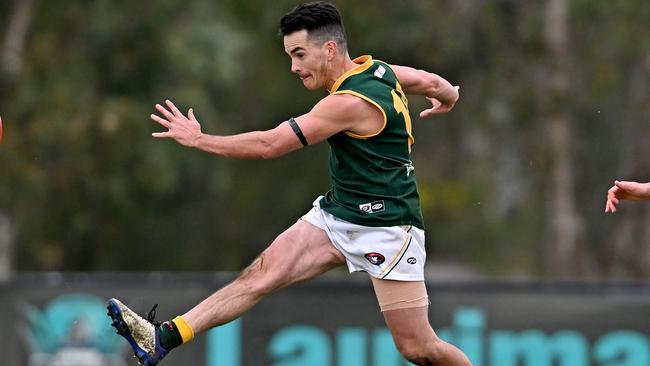 Ben Cox on the run for Old Eltham Collegians. Picture: Andy Brownbill