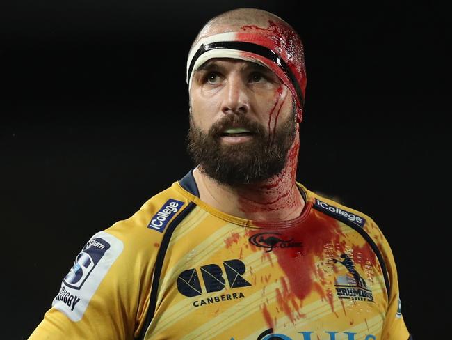 AUCKLAND, NEW ZEALAND - JULY 08: Scott Fardy of the Brumbies is injured with a cut to his head during the round 16 Super Rugby match between the Blues and the Brumbies at Eden Park on July 8, 2016 in Auckland, New Zealand. (Photo by Phil Walter/Getty Images)