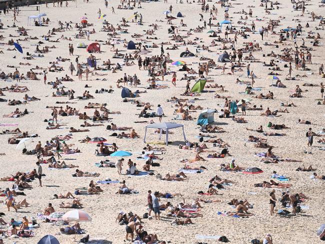 SYDNEY, AUSTRALIA - NewsWire Photos SEPTEMBER 16, 2023: Sydney-siders flock to the beach to enjoy the hot forecasted weekend. Picture: NCA NewsWire / Jeremy Piper