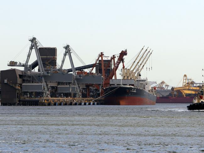 A general view image of the Port of Newcastle's Port Waratah Coal Service and Coal Loading Facilities in Newcastle, NSW, Tuesday, Sept. 27, 2016. NSW Premier Mike Baird announced the commitment of $12.7 million for a multi-purpose cruise ship terminal able to accommodate cruise ships up to 3000 metres long and will be similar in scale to Sydney's White Bay Terminal. (AAP Image/Darren Pateman) NO ARCHIVING