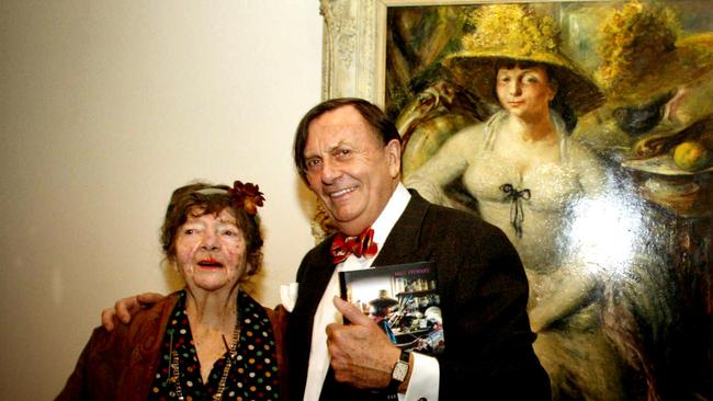 Margaret Olley and Barry Humphries at the NSW Art Gallery in Sydney in 2005.