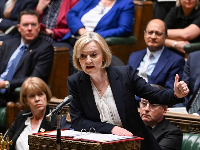 A handout photograph released by the UK Parliament shows Britain's Prime Minister Liz Truss speaking during Prime Minister's Questions in the House of Commons in London on October 19, 2022. - Truss is addressing lawmakers in parliament for the first time since abandoning her disastrous tax-slashing economic policies, as she fights for her political life. (Photo by JESSICA TAYLOR / UK PARLIAMENT / AFP) / RESTRICTED TO EDITORIAL USE - NO USE FOR ENTERTAINMENT, SATIRICAL, ADVERTISING PURPOSES - MANDATORY CREDIT " AFP PHOTO / Jessica Taylor /UK Parliament"