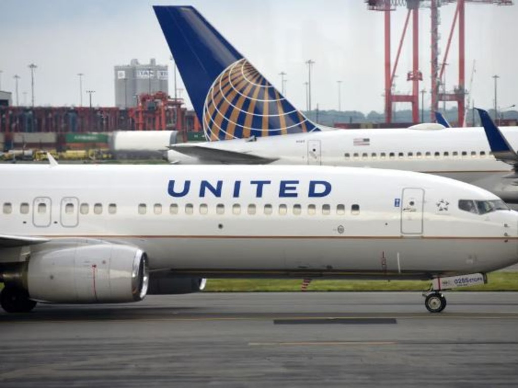 United allows employees to wear flag pins.