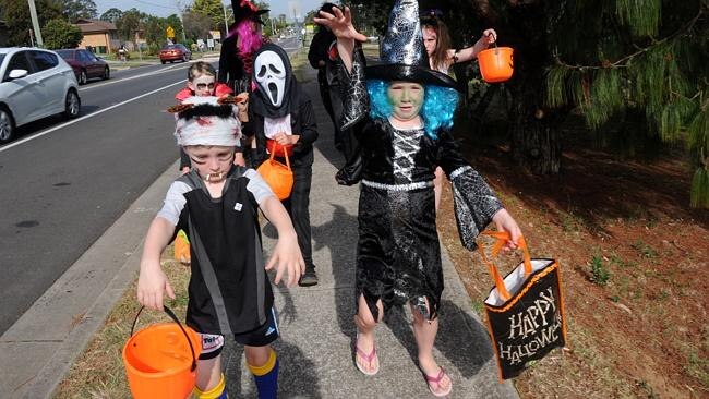  Kids hit the streets of South Penrith "Trick or Treating"