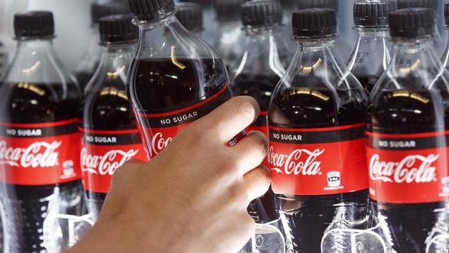 Coca-Cola is keen on making a success of its new no sugar varmint. Woolworths isn’t helping.