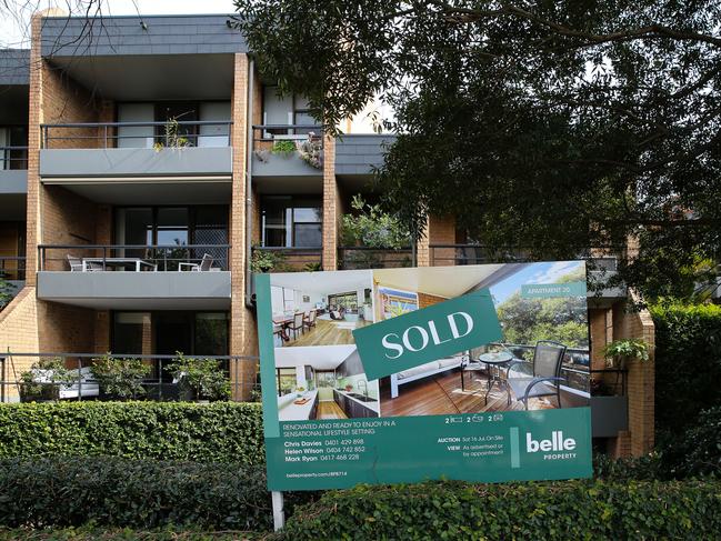 SYDNEY, AUSTRALIA - July 31, 2022: A general view of a apartment with a sold sign in Cremorne on Sydney's North Shore as house prices continue to drop due to rising inflation. Picture: Newscorp- Daily Telegraph / Gaye Gerard