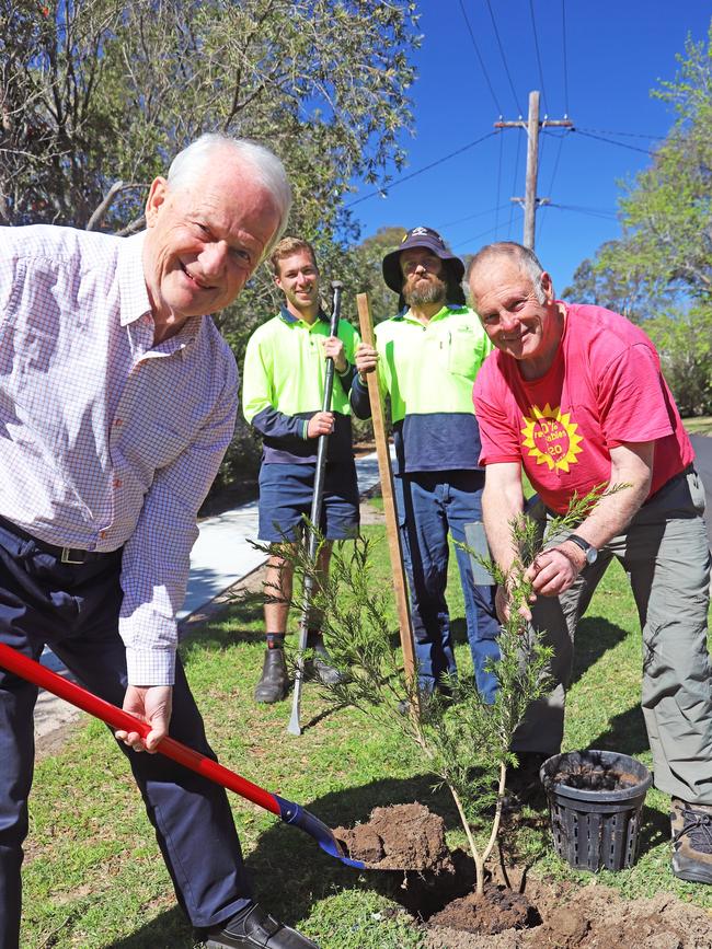 Hornsby Shire Mayor Philip Ruddock (left) said all trees in the area needed to be protected.