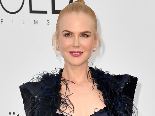 Australian actress Nicole Kidman poses as she arrives for the amfAR's 24th Cinema Against AIDS Gala on May 25, 2017 at the Hotel du Cap-Eden-Roc in Cap d'Antibes, France. / AFP PHOTO / ALBERTO PIZZOLI
