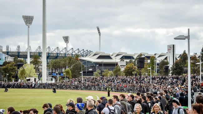 Fans turn out in their thousands to watch Collingwood train ahead of the Grand Final. Picture: Jake Nowakowski