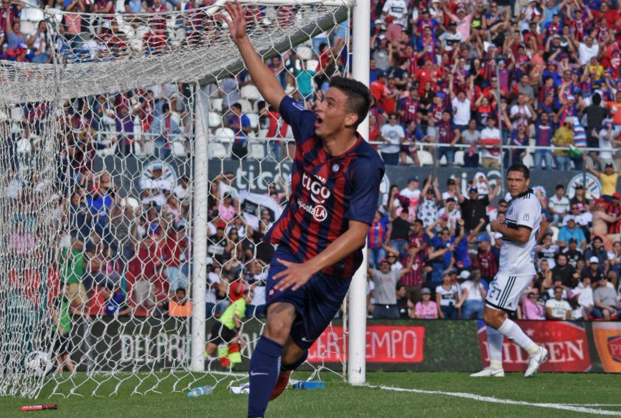 14-year-old Fernando Ovelar scores in Paraguay's biggest derby