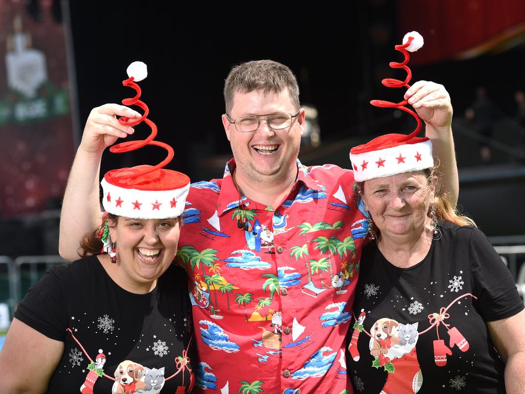 Daniel Pearman flanked by Melissa Hann and Susan Tester. Photo - Naomi Jellicoe