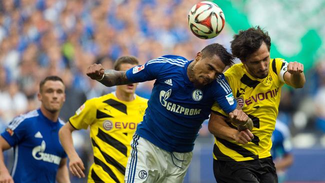 Schalke's midfielder Kevin Prince Boateng (L) und Dortmund's defender Mats Hummels.