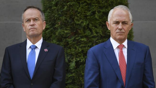 Australian Prime Minister Malcolm Turnbull (right) and Australian Opposition Leader Bill Shorten attend a last post ceremony at the Australian War Memorial in Canberra, Monday, February 5, 2018. (AAP Image/Lukas Coch) NO ARCHIVING