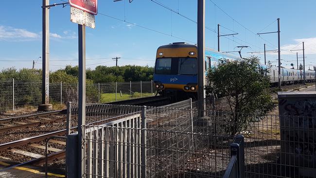 The Holyrood St crossing has a bend similar to Grenville St, but has gates and sound warnings. Picture: Shaun Campbell