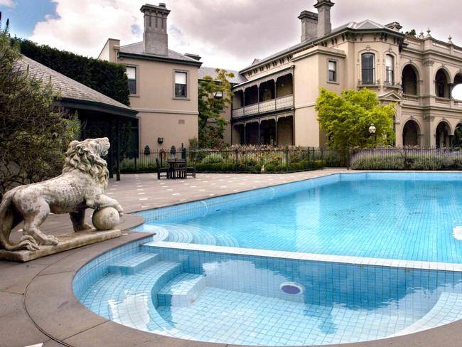 10/09/2002 Toorak Mansion, Coonac, about to be sold for record price. Homes, Mansions, Melbourne. Digital Image.