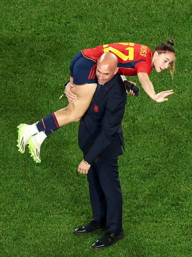 Rubiales carries Spain's Athenea del Castillo Beivide on his shoulder after the World Cup final. Photo by DAVID GRAY / AFP