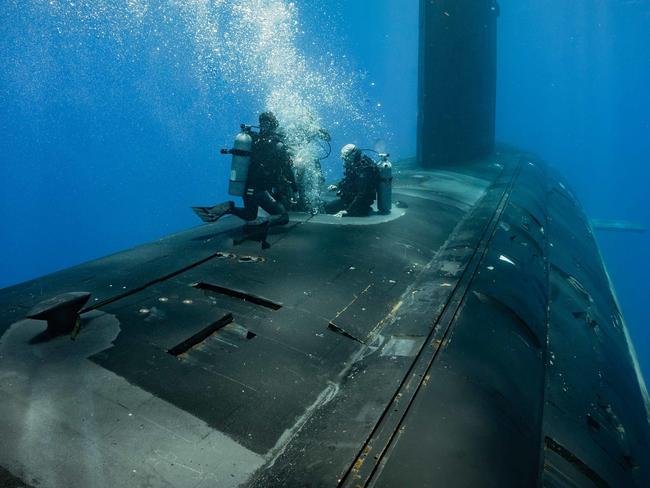 Images released as part of the AUKUS press release. PACIFIC OCEAN (June 18, 2021) Navy Divers assigned to Naval Special Warfare Command conduct operations with the Virginia-class fast-attack submarine USS North Carolina (SSN 777) off the coast of Oahu, Hawai'i. U.S. military forces are present and active in and around the Pacific in support of allies and partners and a free and open Indo-Pacific for more than 75 years. (U.S. Navy photo by Mass Communication Specialist 2nd Class Alex Perlman)