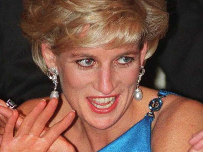 (FILES) This file photo taken on October 20, 1996 shows Diana, Princess of Wales, talking during the Victor Chang Cardiac Research Institute fund raising dinner in Sydney 31 October.  Britain prepares to mark the 20th anniversary of the death of Diana, Princess of Wales. August 31, 1997, Britain's Diana, Princess of Wales, died in a high-speed car crash in Paris. For the week following, leading up to her spectacular funeral, Britain was plunged into an unprecedented outpouring of popular grief which shook the monarchy. / AFP PHOTO / POOL / -