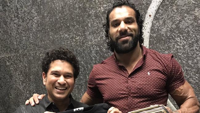 Sachin Tendulkar with then-WWE Champion Jinder Mahal. Supplied via @JinderMahal