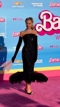 Margot Robbie arrives at the 'Barbie' world premiere