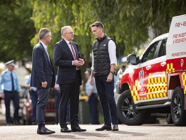 SYDNEY, AUSTRALIA. NewsWire Photos. JANUARY 21, 2025. The Prime Minister, Anthony Albanese and NSW Premier Chris Minns visit the childcare centre in Maroubra that was firebombed last night in what was an anti-semitic attack. Picture: NewsWire/ Julian Andrews