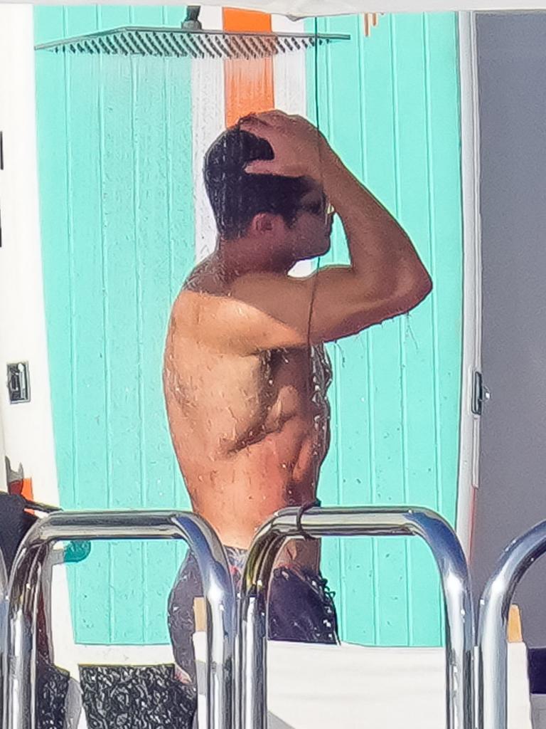 Zac Efron Shows Off Ripped Body On Holiday In Saint Tropez The Advertiser 