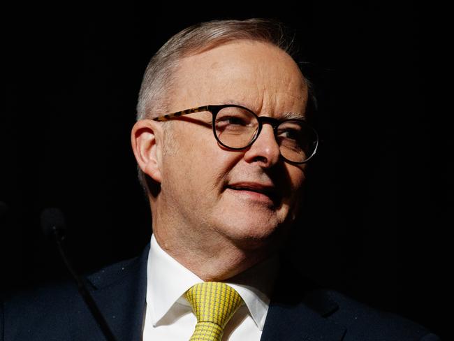 SYDNEY, AUSTRALIA - NewsWire Photos AUGUST 30, 2024: Prime Minister Anthony Albanese during a toast at the Cauliflower Club rugby lunch on Friday honouring former Wallabies captain Michael Hooper. Picture: NewsWire / Nikki Short