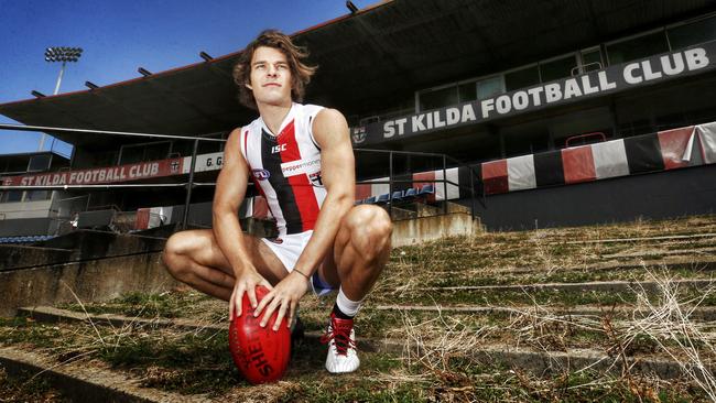 Nathan Freeman arrives at St Kilda as a new recruit in 2015. Picture: Colleen Petch