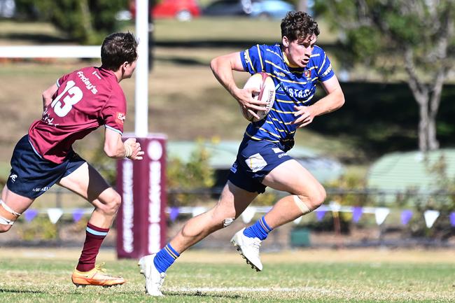 Easts player Gus Godwin runs the ball during the 2023 Colts 1 season.